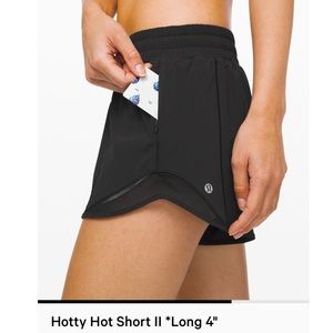 ISO 2.5” lululemon hottie hot shorts